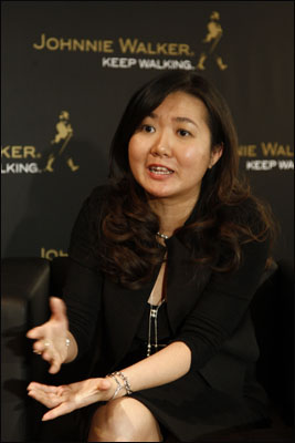 尊尼獲加亞太區品牌總監符秀婷接受記者專訪.jpg