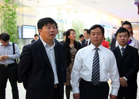 广州副市长欧阳卫民考察广电运通