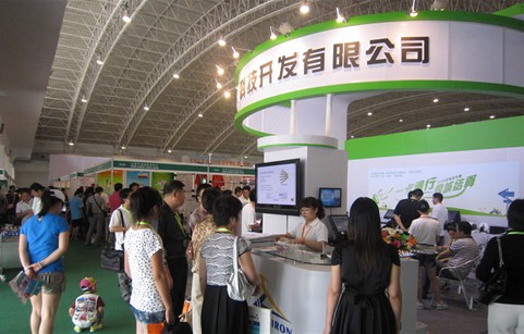 “金熨斗”频现洗染业展会倡导洗衣管理智能化