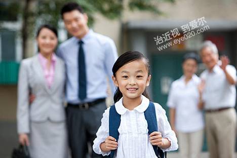 暑假带孩子查清“近视假度数现象”