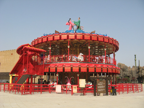 旋转木马实景图_副本.jpg