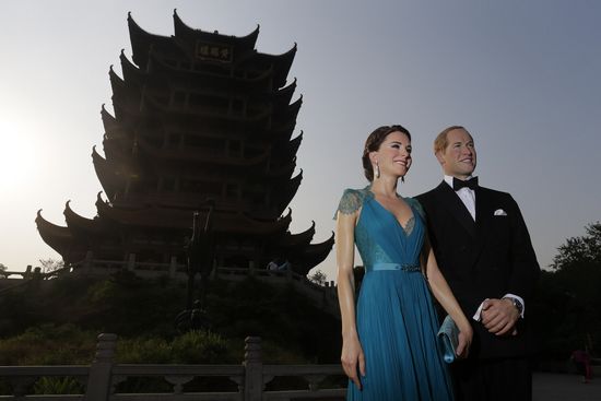 杜莎夫人蜡像馆携英国皇室夫妇七夕登临黄鹤楼