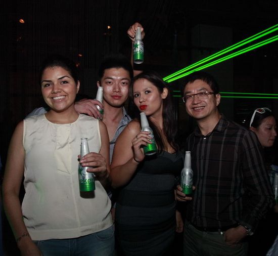 喜力啤酒夜场全新Club Bottle闪耀登场