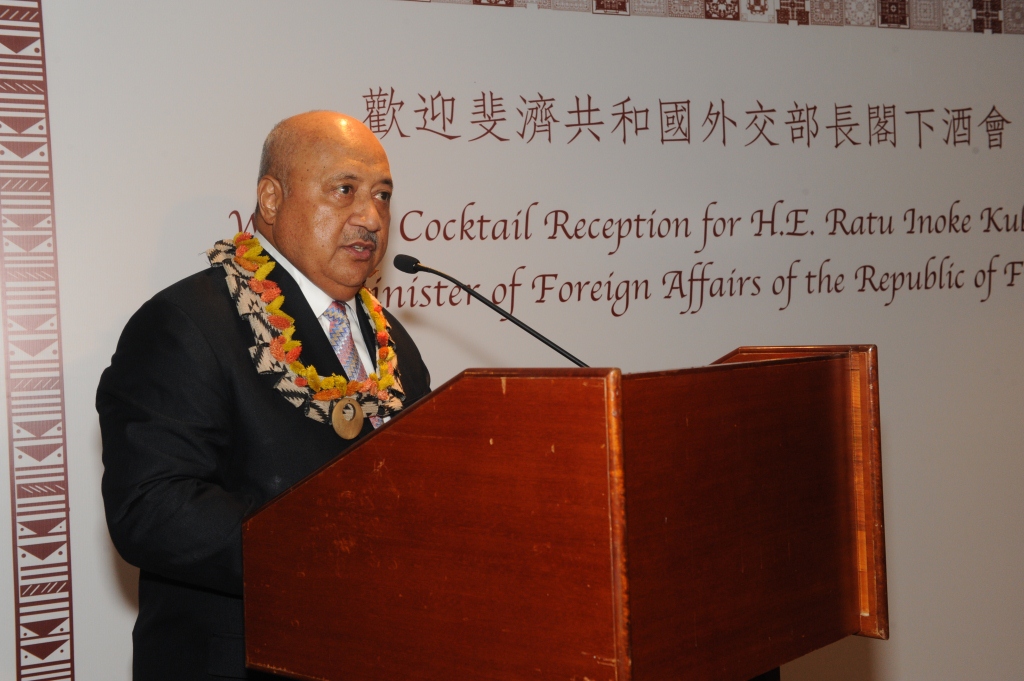 斐濟共和國外交部部長昆布安博拉先生(H.E. Ratu Inoke Kubuabola)在酒會現場致辭1.jpg