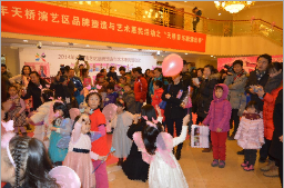 《闪亮芭比》成功首演 闪亮京城